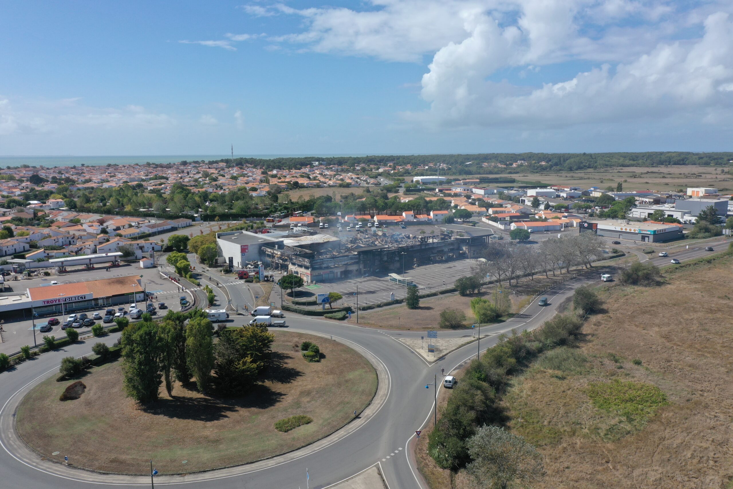 Photos aériennes HDR drone d'une maison avec jardin