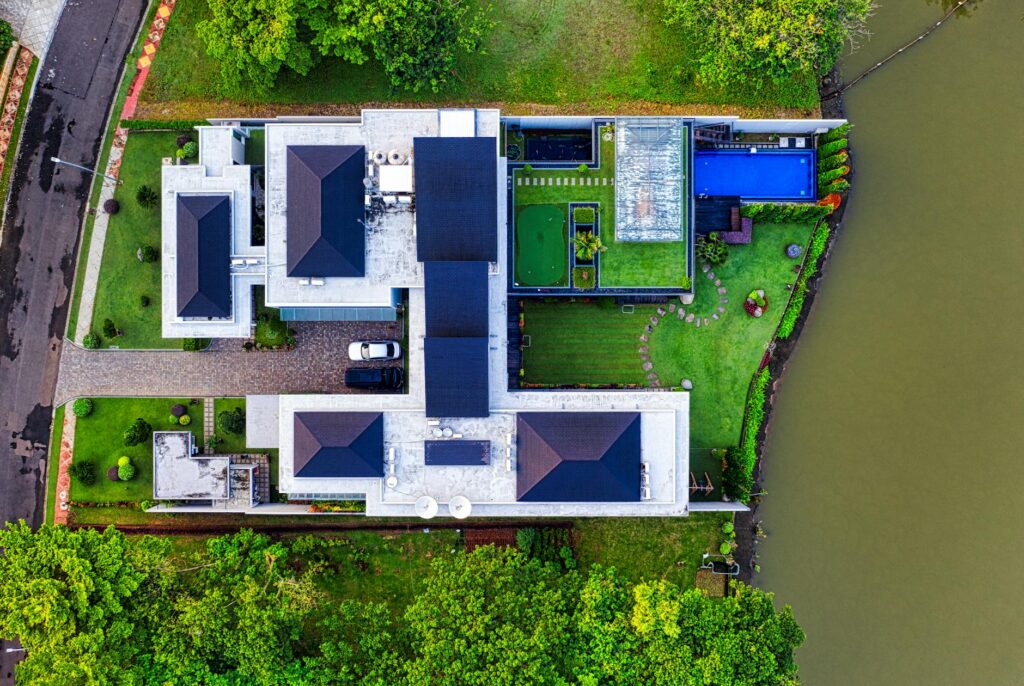 Drone ou visite 360° immobilier : quand utiliser l&rsquo;un ou l&rsquo;autre